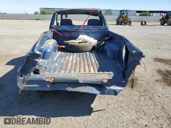 ✅ 1986 Toyota Pickup • VIN: JT4RN50R0G0137034 • Lot: 59629455. Listed on Copart with 399,999 mi. Free auction sales archive from the USA and detailed vehicle history report at DreamBid. Image 6.