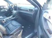 ✅ 2020 Ford Explorer Platinum • VIN: 1FM5K8HC9LGA36290 • Lot: 43450211. Wystawiony na IAAI z przebiegiem 60 761 mil. Bezpłatny archiwum sprzedaży aukcyjnych z USA i szczegółowy raport historii pojazdu na DreamBid. Zdjęcie 5.