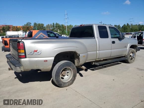✅ 2004 Chevrolet Silverado 3500 LS • VIN: 1GCJK39174E197561 • Lot: 70335725. Listed on Copart with 174,640 mi. Free auction sales archive from the USA and detailed vehicle history report at DreamBid. Image 3.