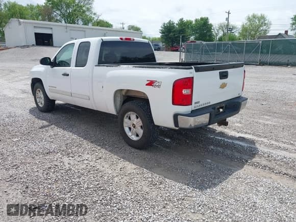 ✅ 2009 Chevrolet Silverado 1500 LT • VIN: 1GCEK290X9Z291310 • Lot: 42055477. Wystawiony na IAAI z przebiegiem 154 712 mil. Bezpłatny archiwum sprzedaży aukcyjnych z USA i szczegółowy raport historii pojazdu na DreamBid. Zdjęcie 3.