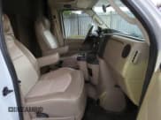 ✅ 2019 Ford Econoline Commercial • VIN: 1FDXE4FS4KDC17963 • Lot: 80320614. Wystawiony na Copart z przebiegiem 13 553 mil. Bezpłatny archiwum sprzedaży aukcyjnych z USA i szczegółowy raport historii pojazdu na DreamBid. Zdjęcie 5.