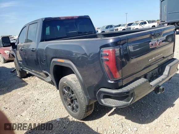 ✅ 2024 GMC Sierra 2500HD AT4 • VIN: 1GT49PE77RF126100 • Lot: 65375625. Wystawiony na Copart z przebiegiem 49 714 mil. Bezpłatny archiwum sprzedaży aukcyjnych z USA i szczegółowy raport historii pojazdu na DreamBid. Zdjęcie 2.