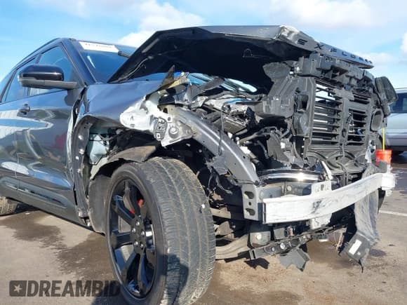 ✅ 2022 Ford Explorer ST • VIN: 1FM5K8GC3NGA17738 • Lot: 41546088. Wystawiony na IAAI z przebiegiem 54 636 mil. Bezpłatny archiwum sprzedaży aukcyjnych z USA i szczegółowy raport historii pojazdu na DreamBid. Zdjęcie 6.