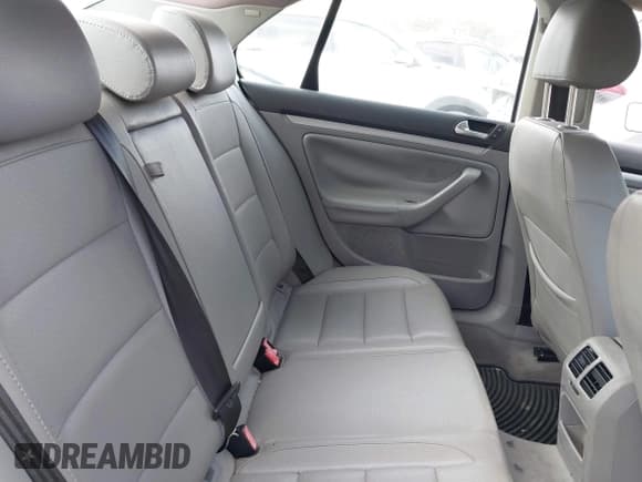 ✅ 2006 Volkswagen Jetta 1.9L TDI • VIN: 3VWST71K56M805181 • Lot: 43713076. Listed on IAAI with 207,840 mi. Free auction sales archive from the USA and detailed vehicle history report at DreamBid. Image 8.