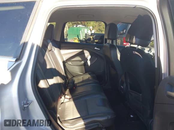 ✅ 2016 Ford Escape SE • VIN: 1FMCU9GX4GUA82788 • Lot: 43597349. Wystawiony na IAAI z przebiegiem 163 130 mil. Bezpłatny archiwum sprzedaży aukcyjnych z USA i szczegółowy raport historii pojazdu na DreamBid. Zdjęcie 8.