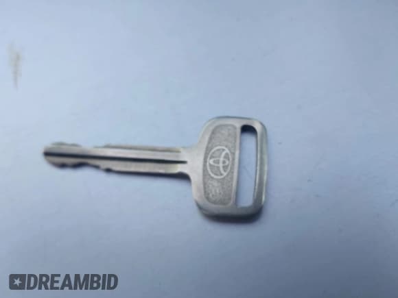 ✅ 2007 Toyota Yaris • VIN: JTDBT923271048776 • Лот: 43519570. Опубликован ранее на IAAI с пробегом 194 828 миль. Бесплатный доступ к архиву аукционных продаж из США и подробный отчёт об истории автомобиля на DreamBid. Изображение 11.