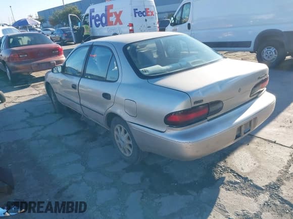 ✅ 1995 Chevrolet Prizm • VIN: 1Y1SK5283SZ021860 • Lot: 43917334. Wystawiony na IAAI z przebiegiem 242 285 mil. Bezpłatny archiwum sprzedaży aukcyjnych z USA i szczegółowy raport historii pojazdu na DreamBid. Zdjęcie 3.