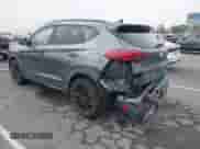 2019 Hyundai Tucson SEL z VIN KM8J33AL4KU973184, wystawiony jako IAAI lot #42659634 z przebiegiem 91 838 mil mil oraz . Historia ofert i sprzedaży dostępna na DreamBid. Obrazek 3.