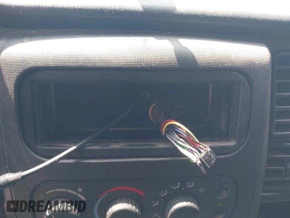 ✅ 2004 Dodge Dakota SLT • VIN: 1D7HG48N34S693877 • Lot: 42423197. Listed on IAAI with 163,141 mi. Free auction sales archive from the USA and detailed vehicle history report at DreamBid. Image 12.