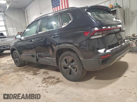 ✅ 2025 Volkswagen Taos S • VIN: 3VV5C7B24SM033332 • Лот: 95617125. Опубликован ранее на Copart с пробегом 26 778 миль. Бесплатный доступ к архиву аукционных продаж из США и подробный отчёт об истории автомобиля на DreamBid. Изображение 2.