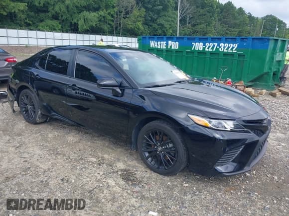 ✅ 2020 Toyota Camry SE • VIN: 4T1G11AK1LU369525 • Lot: 42496541. Wystawiony na IAAI z przebiegiem 53 830 mil. Bezpłatny archiwum sprzedaży aukcyjnych z USA i szczegółowy raport historii pojazdu na DreamBid. Zdjęcie 1.