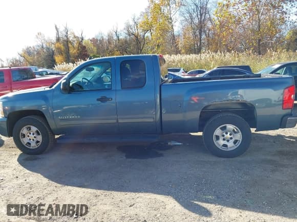 ✅ 2011 Chevrolet Silverado 1500 LT • VIN: 1GCRKSE32BZ385723 • Lot: 43709396. Wystawiony na IAAI z przebiegiem 115 008 mil. Bezpłatny archiwum sprzedaży aukcyjnych z USA i szczegółowy raport historii pojazdu na DreamBid. Zdjęcie 14.