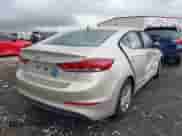 2017 Hyundai Elantra SE z VIN KMHD74LF9HU424538, wystawiony jako IAAI lot #43245779 z przebiegiem 136 683 mil mil oraz . Historia ofert i sprzedaży dostępna na DreamBid. Obrazek 4.