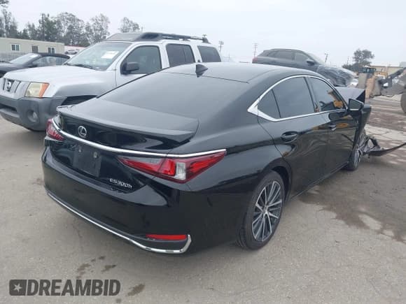 ✅ 2024 Lexus ES 300h • VIN: 58ADA1C16RU039758 • Lot: 42314514. Listed on IAAI with 8,800 mi. Free auction sales archive from the USA and detailed vehicle history report at DreamBid. Image 4.
