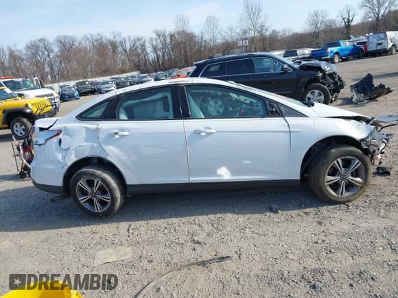 ✅ 2018 Ford Focus SE • VIN: 1FADP3FE3JL318623 • Лот: 41807703. Опубликован ранее на IAAI с пробегом 113 032 миль. Бесплатный доступ к архиву аукционных продаж из США и подробный отчёт об истории автомобиля на DreamBid. Изображение 13.