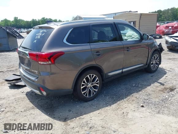 ✅ 2018 Mitsubishi Outlander SE • VIN: JA4AD3A33JZ014095 • Lot: 42278605. Wystawiony na IAAI z przebiegiem 235 000 mil. Bezpłatny archiwum sprzedaży aukcyjnych z USA i szczegółowy raport historii pojazdu na DreamBid. Zdjęcie 4.