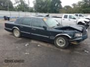 ✅ 1997 Lincoln Town Car Executive • VIN: 1LNLM81W2VY729219 • Lot: 70766054. Wystawiony na Copart z przebiegiem 182 361 mil. Bezpłatny archiwum sprzedaży aukcyjnych z USA i szczegółowy raport historii pojazdu na DreamBid. Zdjęcie 4.