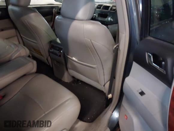 ✅ 2011 Toyota Highlander Limited • VIN: 5TDYK3EH4BS030499 • Lot: 43855271. Listed on IAAI with 162,881 mi. Free auction sales archive from the USA and detailed vehicle history report at DreamBid. Image 8.