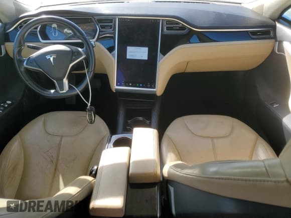 ✅ 2014 Tesla Model S 60 • VIN: 5YJSA1H18EFP33284 • Lot: 92854015. Wystawiony na Copart z przebiegiem 156 875 mil. Bezpłatny archiwum sprzedaży aukcyjnych z USA i szczegółowy raport historii pojazdu na DreamBid. Zdjęcie 8.