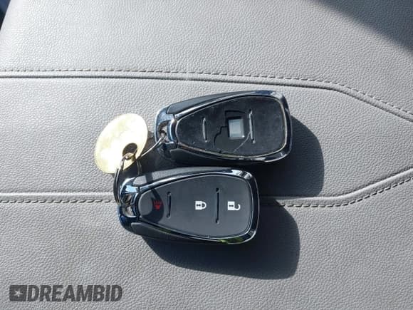 ✅ 2018 Chevrolet Traverse LT Cloth • VIN: 1GNEVMKW9JJ210079 • Lot: 41548733. Wystawiony na IAAI z przebiegiem 106 698 mil. Bezpłatny archiwum sprzedaży aukcyjnych z USA i szczegółowy raport historii pojazdu na DreamBid. Zdjęcie 11.