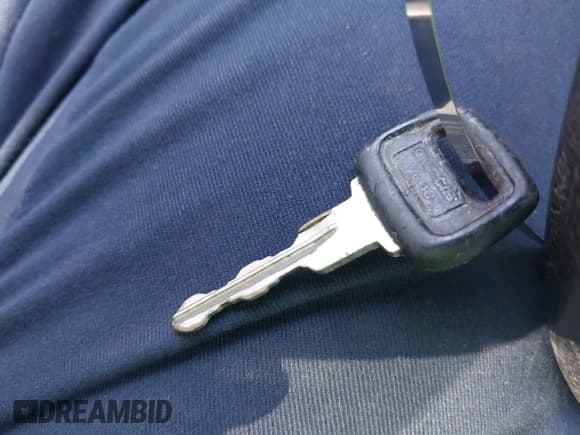 ✅ 1989 Volvo 240 DL • VIN: YV1AX8852K1834731 • Lot: 42278781. Wystawiony na IAAI z przebiegiem 288 726 mil. Bezpłatny archiwum sprzedaży aukcyjnych z USA i szczegółowy raport historii pojazdu na DreamBid. Zdjęcie 11.