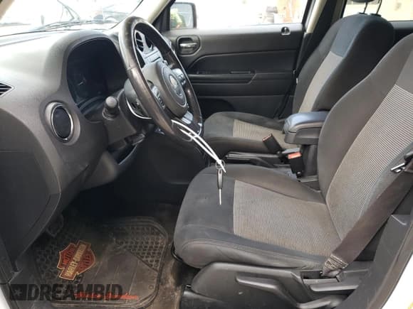 ✅ 2014 Jeep Patriot Latitude • VIN: 1C4NJPFB1ED889282 • Lot: 52318265. Listed on Copart with 122,271 mi. Free auction sales archive from the USA and detailed vehicle history report at DreamBid. Image 7.