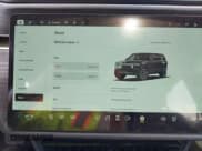 ✅ 2025 Rivian R1S Adventure • VIN: 7PDSGBBA1SN073415 • Lot: 43064933. Wystawiony na IAAI z przebiegiem 4 060 mil. Bezpłatny archiwum sprzedaży aukcyjnych z USA i szczegółowy raport historii pojazdu na DreamBid. Zdjęcie 7.