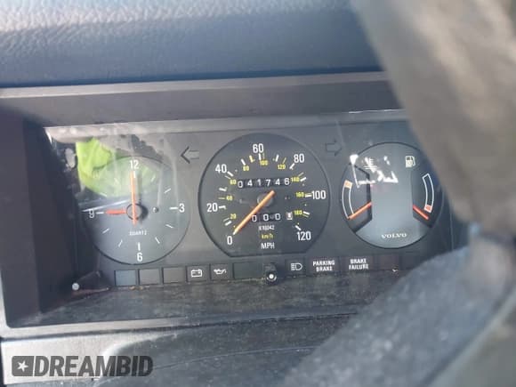 ✅ 1987 Volvo 240 DL • VIN: YV1AX8846H3256380 • Lot: 42134333. Listed on IAAI with 41,746 mi. Free auction sales archive from the USA and detailed vehicle history report at DreamBid. Image 7.