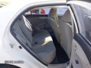 ✅ 2013 Toyota Corolla LE • VIN: 5YFBU4EE9DP082556 • Lot: 43267843. Wystawiony na IAAI z przebiegiem 317 810 mil. Bezpłatny archiwum sprzedaży aukcyjnych z USA i szczegółowy raport historii pojazdu na DreamBid. Zdjęcie 8.