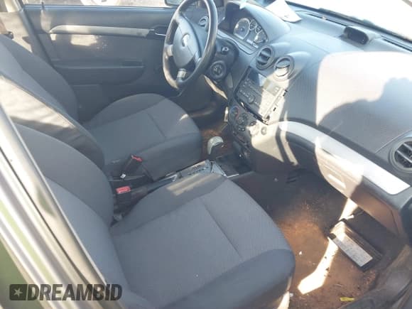 ✅ 2010 Chevrolet Aveo 1LT • VIN: KL1TD5DE2AB119198 • Lot: 41831973. Wystawiony na IAAI z przebiegiem 141 690 mil. Bezpłatny archiwum sprzedaży aukcyjnych z USA i szczegółowy raport historii pojazdu na DreamBid. Zdjęcie 5.