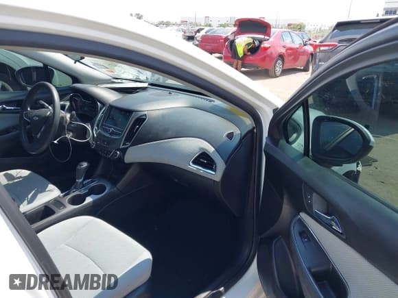 ✅ 2019 Chevrolet Cruze LS • VIN: 1G1BC5SM1K7110801 • Lot: 43252138. Listed on IAAI with 126,551 mi. Free auction sales archive from the USA and detailed vehicle history report at DreamBid. Image 5.