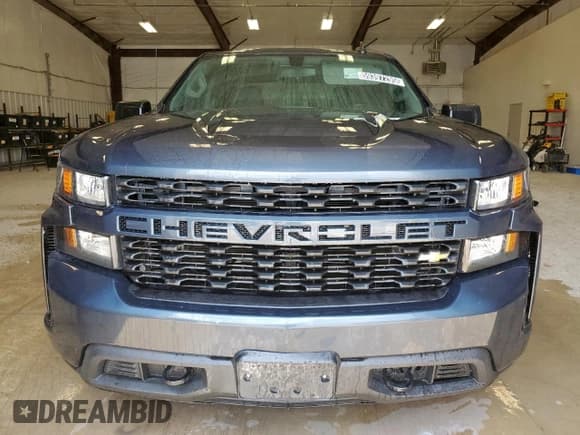 ✅ 2020 Chevrolet Silverado 1500 Custom • VIN: 1GCRWBEK2LZ218582 • Lot: 59397295. Wystawiony na Copart z przebiegiem 107 532 mil. Bezpłatny archiwum sprzedaży aukcyjnych z USA i szczegółowy raport historii pojazdu na DreamBid. Zdjęcie 5.