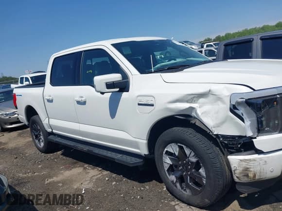 ✅ 2022 Ford F-150 Lightning Pro • VIN: 1FTVW1EL3NWG16227 • Lot: 41994584. Listed on IAAI with 23,341 mi. Free auction sales archive from the USA and detailed vehicle history report at DreamBid. Image 13.