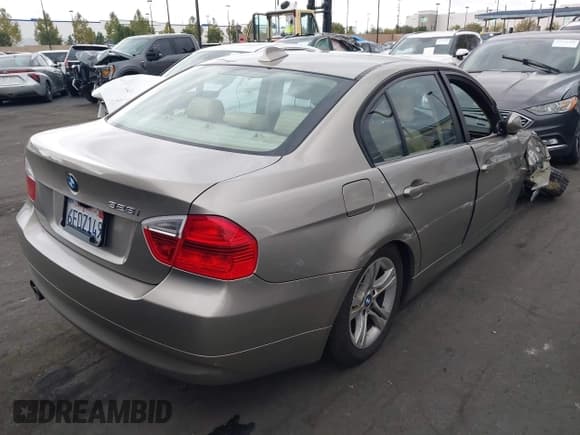 ✅ 2008 BMW 3 Series 328i • VIN: WBAVC53548F009582 • Лот: 43751515. Опубликован ранее на IAAI с пробегом 88 281 миль. Бесплатный доступ к архиву аукционных продаж из США и подробный отчёт об истории автомобиля на DreamBid. Изображение 4.