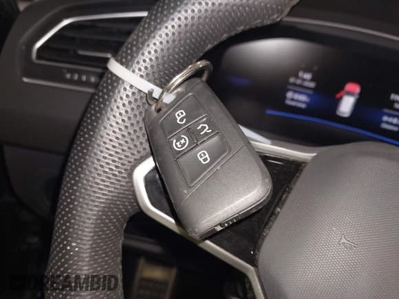 ✅ 2024 Volkswagen Tiguan SE R-Line Black • VIN: 3VV8B7AX9RM124104 • Lot: 42723148. Wystawiony na IAAI z przebiegiem 11 933 mil. Bezpłatny archiwum sprzedaży aukcyjnych z USA i szczegółowy raport historii pojazdu na DreamBid. Zdjęcie 11.