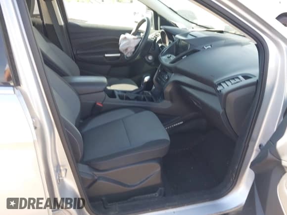 ✅ 2018 Ford Escape SE • VIN: 1FMCU9GD0JUA82249 • Lot: 43160876. Wystawiony na IAAI z przebiegiem 114 970 mil. Bezpłatny archiwum sprzedaży aukcyjnych z USA i szczegółowy raport historii pojazdu na DreamBid. Zdjęcie 5.