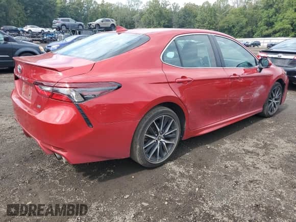 2024 Toyota Camry SE with VIN 4T1T11AK0RU233541, listed as a Copart auction lot 83960515 with 51,765 mi miles and Clean title. Bid and sale history available at DreamBid. Image 3.