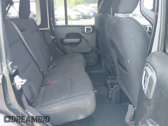 ✅ 2021 Jeep Wrangler Unlimited Willys • VIN: 1C4HJXDN7MW504854 • Lot: 42605357. Wystawiony na IAAI z przebiegiem 74 092 mil. Bezpłatny archiwum sprzedaży aukcyjnych z USA i szczegółowy raport historii pojazdu na DreamBid. Zdjęcie 8.