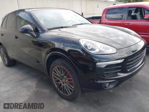 ✅ 2017 Porsche Cayenne • VIN: WP1AA2A22HKA82938 • Lot: 43124008. Wystawiony na IAAI z przebiegiem 58 948 mil. Bezpłatny archiwum sprzedaży aukcyjnych z USA i szczegółowy raport historii pojazdu na DreamBid. Zdjęcie 1.