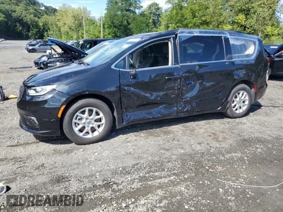 ✅ 2022 Chrysler Pacifica Touring L • VIN: 2C4RC1BG1NR146094 • Lot: 70109165. Wystawiony na Copart z przebiegiem 30 295 mil. Bezpłatny archiwum sprzedaży aukcyjnych z USA i szczegółowy raport historii pojazdu na DreamBid. Zdjęcie 1.
