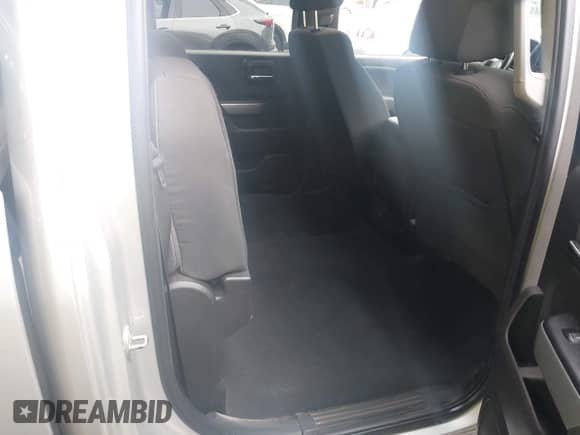 2018 Chevrolet Silverado 1500 LT z VIN 3GCUKREC2JG525366, wystawiony jako IAAI lot #43019515 z przebiegiem 166 139 mil mil oraz . Historia ofert i sprzedaży dostępna na DreamBid. Obrazek 8.