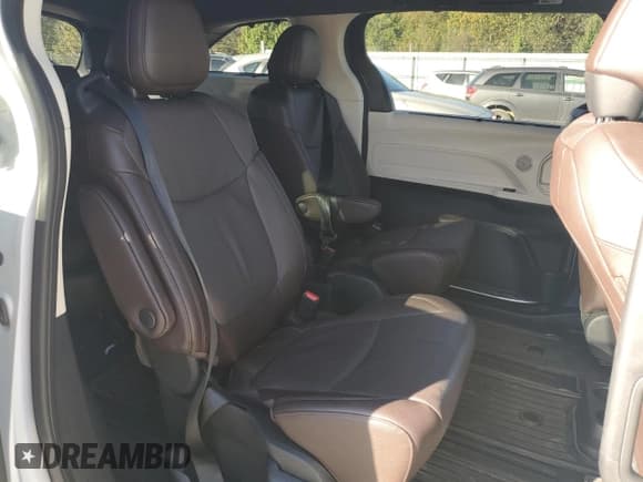 ✅ 2024 Toyota Sienna Platinum • VIN: 5TDESKFC0RS145322 • Лот: 85955075. Опубликован ранее на Copart с пробегом 20 656 миль. Бесплатный доступ к архиву аукционных продаж из США и подробный отчёт об истории автомобиля на DreamBid. Изображение 11.