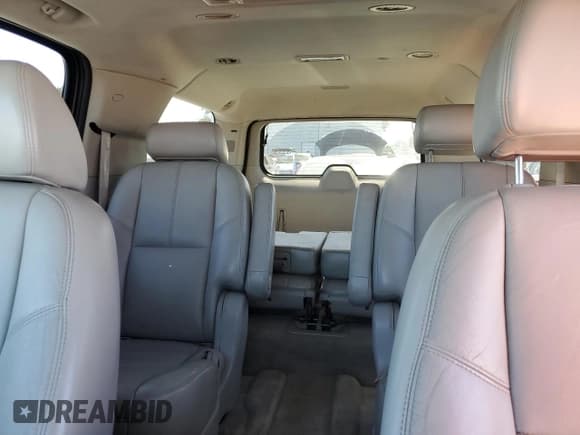 ✅ 2007 Chevrolet Suburban LT • VIN: 1GNFK16387J245023 • Lot: 82278815. Wystawiony na Copart z przebiegiem 98 038 mil. Bezpłatny archiwum sprzedaży aukcyjnych z USA i szczegółowy raport historii pojazdu na DreamBid. Zdjęcie 10.