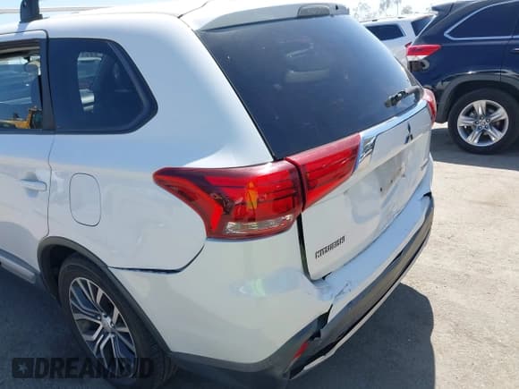 ✅ 2016 Mitsubishi Outlander ES • VIN: JA4AD2A30GZ051821 • Lot: 42283059. Listed on IAAI with 147,745 mi. Free auction sales archive from the USA and detailed vehicle history report at DreamBid. Image 6.