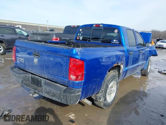 2008 Dodge Dakota SXT z VIN 1D7HW38K78S504060, wystawiony jako IAAI lot #41640644 z przebiegiem Nie podano mil oraz . Historia ofert i sprzedaży dostępna na DreamBid. Obrazek 4.