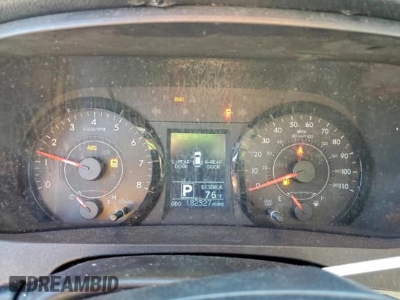 ✅ 2015 Toyota Sienna LE • VIN: 5TDKK3DC2FS664704 • Lot: 95775925. Listed on Copart with 182,327 mi. Free auction sales archive from the USA and detailed vehicle history report at DreamBid. Image 9.