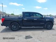 ✅ 2017 Nissan Titan Platinum Reserve • VIN: 1N6AA1E69HN507463 • Lot: 42173186. Wystawiony na IAAI z przebiegiem 198 565 mil. Bezpłatny archiwum sprzedaży aukcyjnych z USA i szczegółowy raport historii pojazdu na DreamBid. Zdjęcie 14.