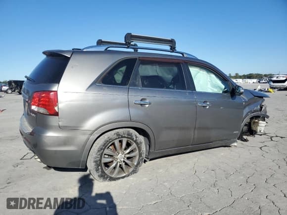 ✅ 2011 Kia Sorento SX • VIN: 5XYKWDA27BG145774 • Lot: 85880375. Wystawiony na Copart z przebiegiem Nie podano. Bezpłatny archiwum sprzedaży aukcyjnych z USA i szczegółowy raport historii pojazdu na DreamBid. Zdjęcie 3.