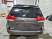 ✅ 2012 Toyota Sienna LE • VIN: 5TDKK3DC2CS242816 • Лот: 93912105. Опубликован ранее на Copart с пробегом 288 438 миль. Бесплатный доступ к архиву аукционных продаж из США и подробный отчёт об истории автомобиля на DreamBid. Изображение 6.