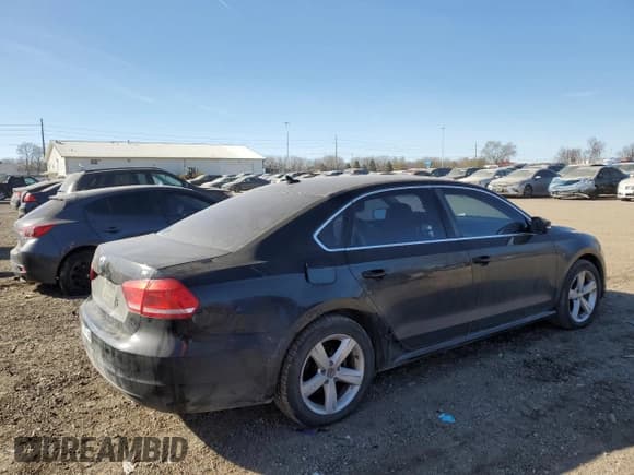 ✅ 2012 Volkswagen Passat SE • VIN: 1VWBH7A32CC108588 • Lot: 42416015. Wystawiony na Copart z przebiegiem 219 059 mil. Bezpłatny archiwum sprzedaży aukcyjnych z USA i szczegółowy raport historii pojazdu na DreamBid. Zdjęcie 3.